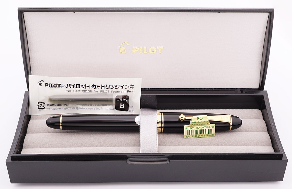Pilot Namiki Custom 742 Fountain Pen (2014-6) - Black w/ Gold Trim